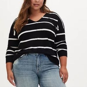 Torrid Black and White Striped V-Neck Sweater Size 4, 4X, 26